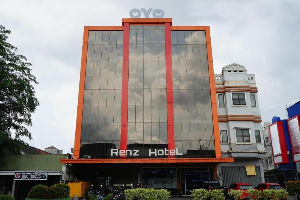 Ren'Z Hotel Pangkal Pinang Exteriér fotografie
